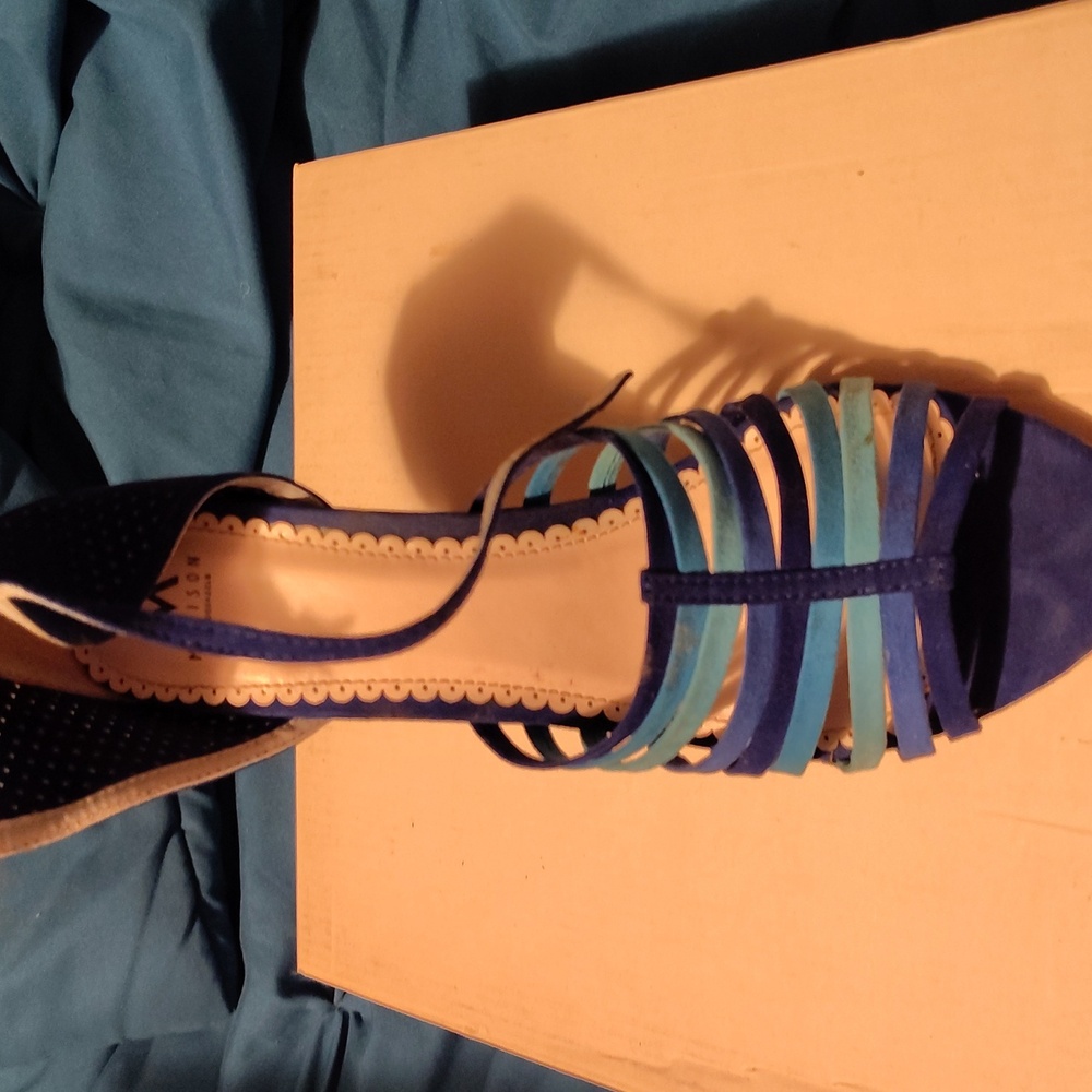Shoe